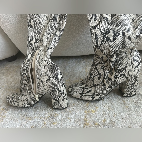 Thigh high snake skin boots - Picture 5 of 11